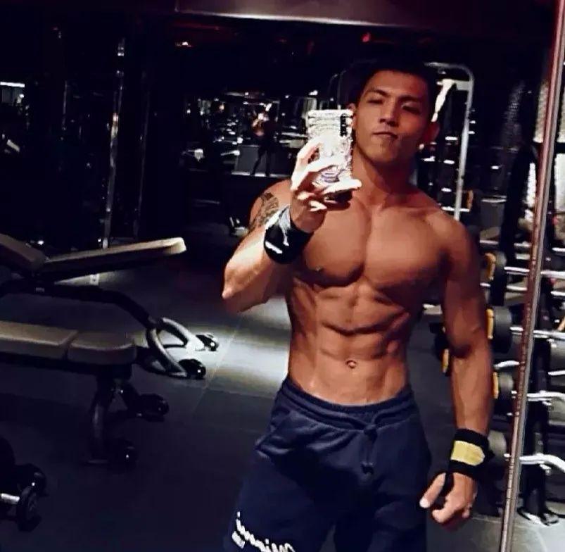 伊之助腹肌照,伊之助让人练腹肌