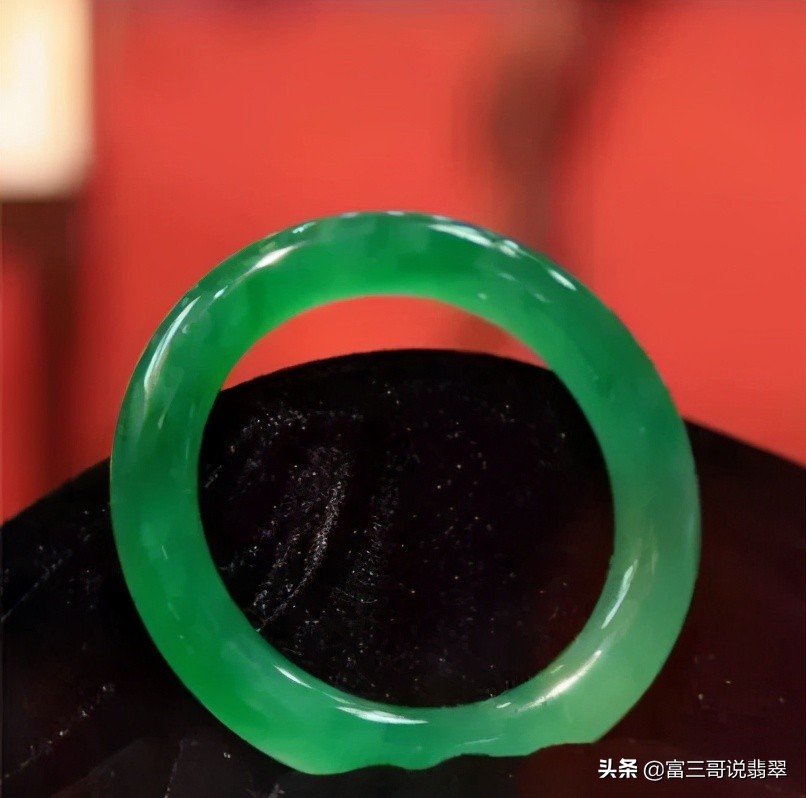 翡翠行家怎么买货的,翡翠手镯小知识买翡翠该避免的坑