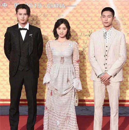 盘点明星红毯尴尬名场面,暴露身材的缺陷