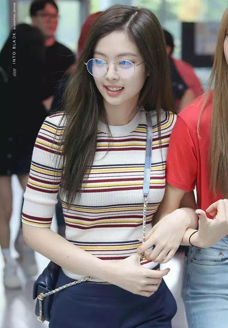 刘雯蕾丝服装,刘雯jennie