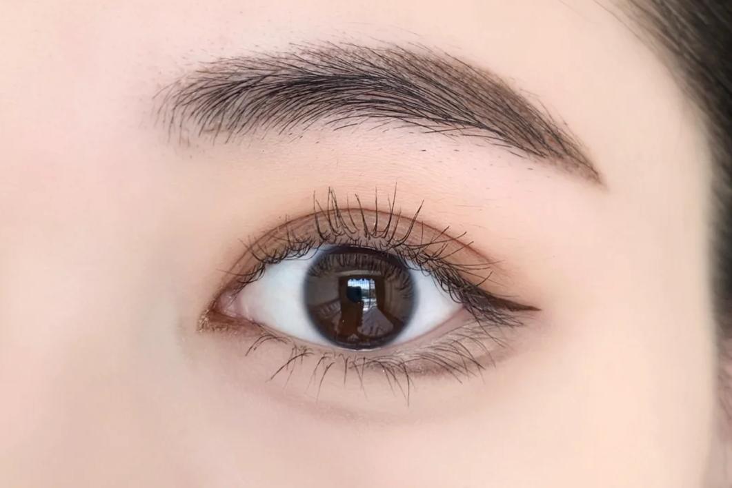 眼线画得好眼睛看上去就精神多了,眼线画得好非常显气质