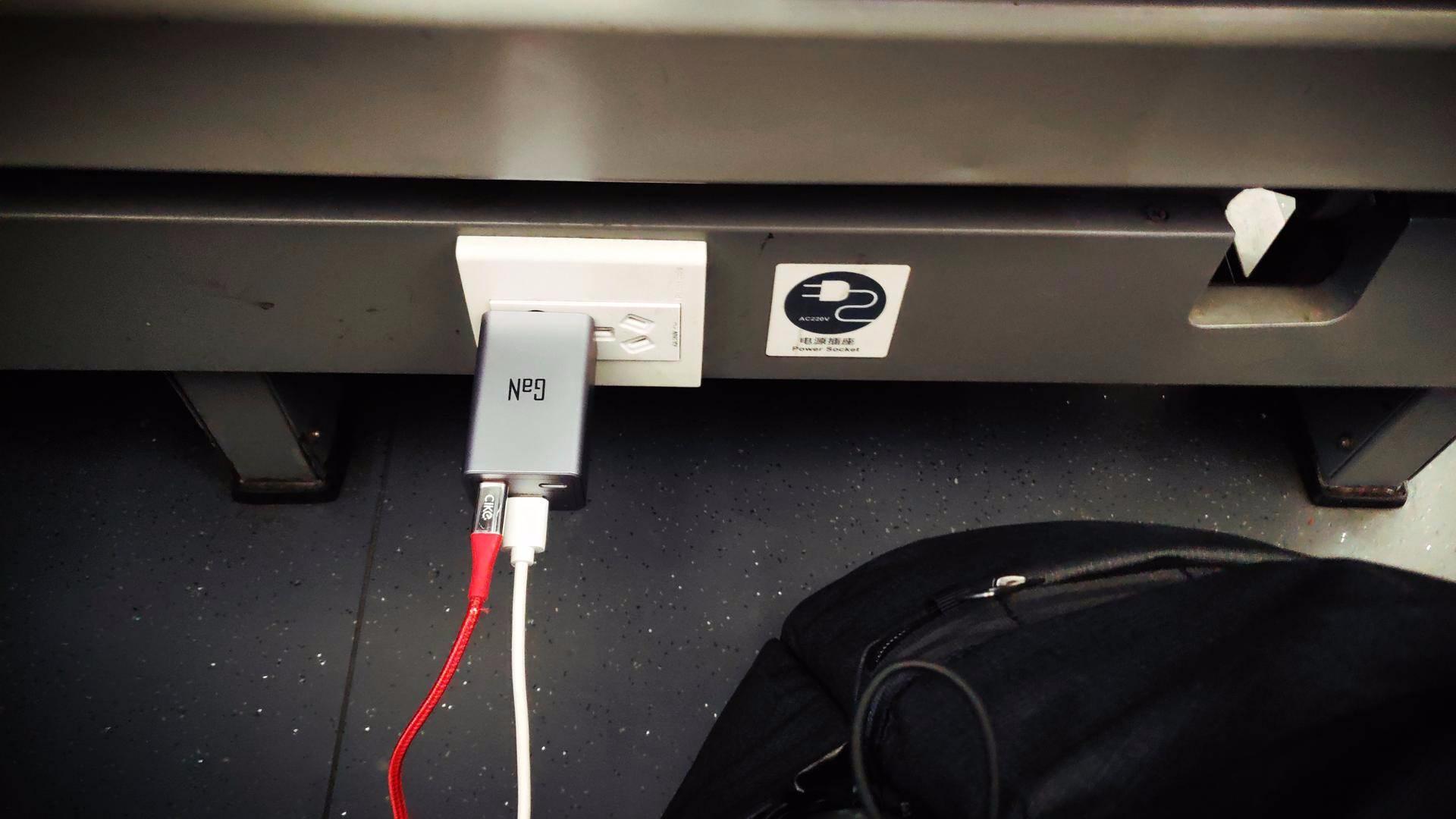 或许比原厂还要好一些：我的iPhone12的“高冷”配件们