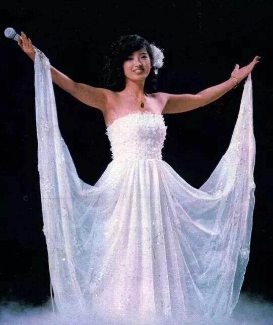 山口百惠和她的两个儿子,山口百惠21岁1980年隐退纪录