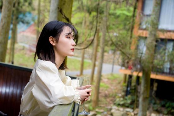 商量岗内的这家酒店,四季气候适宜居住,住客宛若身处桃花源