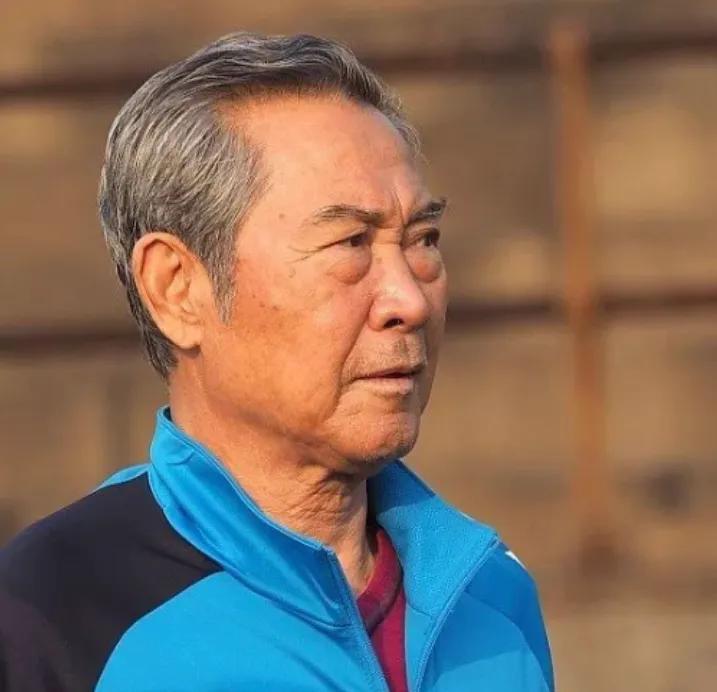 中国足球运动员怀念张恩华,足球黑子张恩华