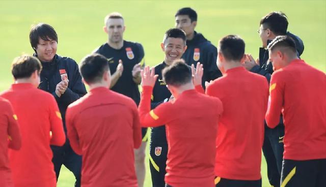 2004骞翠簹娲叉澂瓒崇悆涓棩,2004骞翠腑鏃ヤ簹娲叉澂鍐宠禌