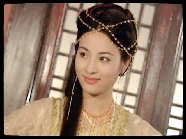 出场前吹成绝世美人,出场后却大失所望,看了感觉真尴尬