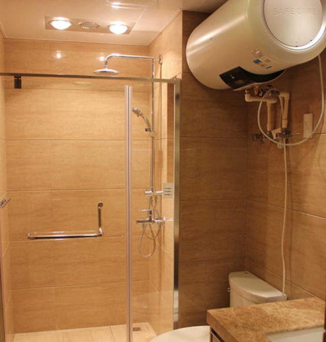 花洒挂壁式和明装式区别,内嵌式卫生间顶喷花洒有必要装吗