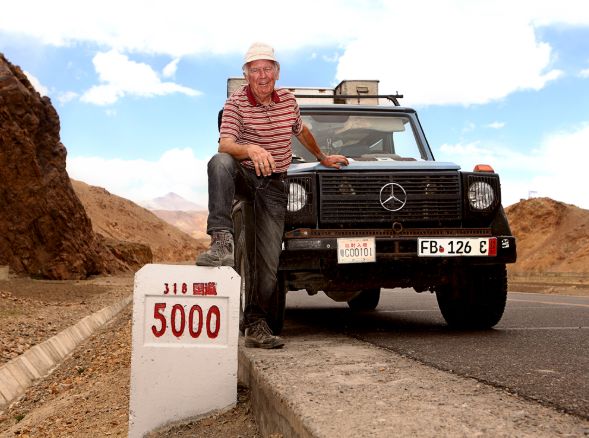 54岁裸辞，花45W流浪地球26年，炸上BBC，这...