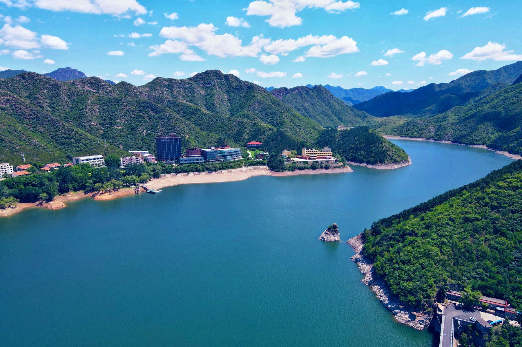 燕山第一峰,这座山高得像什么似的填空