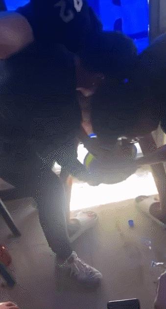 中学生体育失误搞笑集锦,搞笑视频体育精彩瞬间