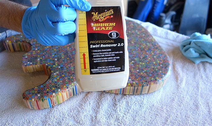 酷！外国小伙用1200支铅笔做了一把史诗般的定制吉他