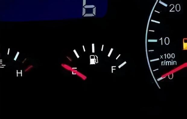 汽车油表指针失灵是什么原因,汽车油表下降什么原因