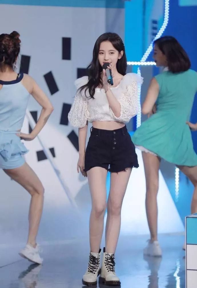 选马丁靴选8孔还是10孔的,马丁靴怎么选最合适