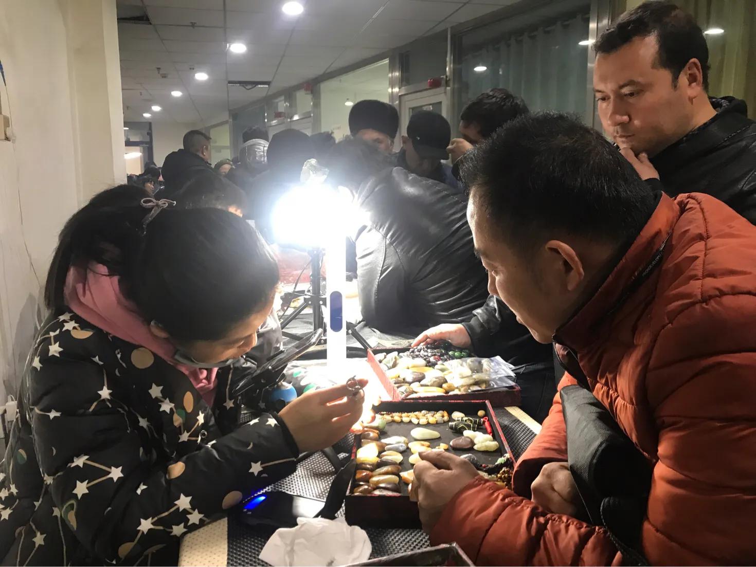 和田卖玉器直播,镇平人卖和田玉直播