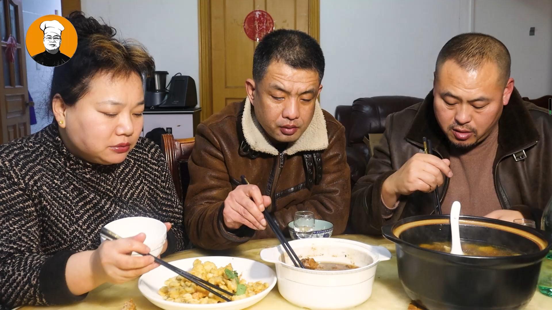 炖鸡肉时切记别直接焯水,炖鸡肉的正确方法不放油