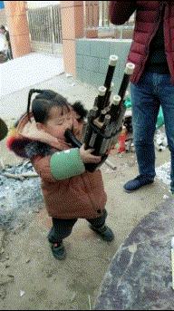 开心一刻gif下雨天,搞笑gif笑到肚子疼意外瞬间特辑