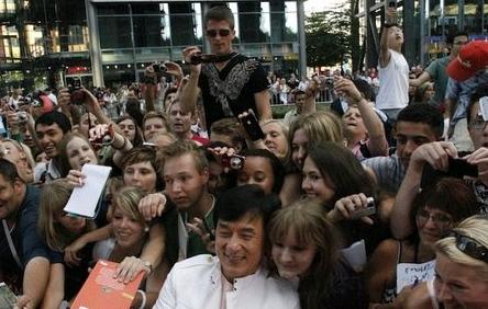 成龙各个时期战斗力,成龙在影视界中有多强的实力