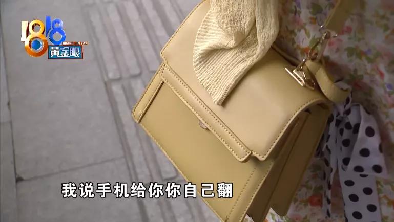 一家三口旅游回来发现自家门锁,一家三口被锁门外