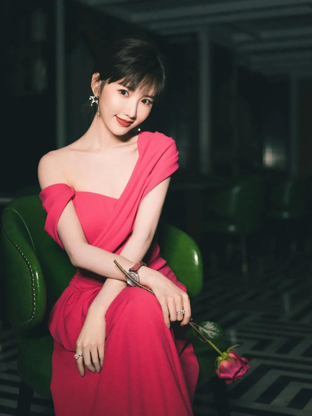 毛晓彤问心同款穿搭,毛晓彤怦然心动20岁穿搭