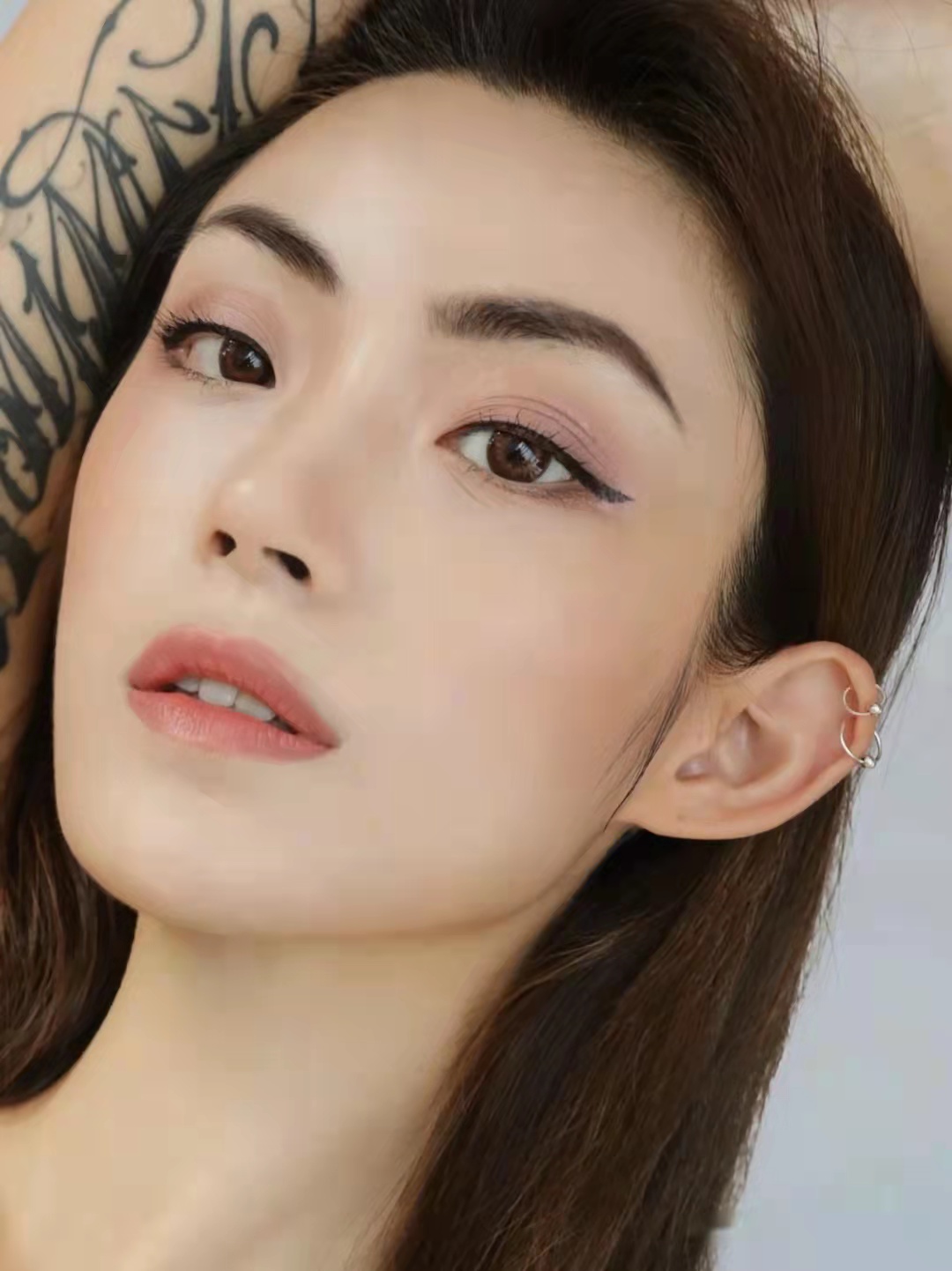 油皮适合的粉底液dw阿玛尼,美宝莲轻亲粉底液和dw