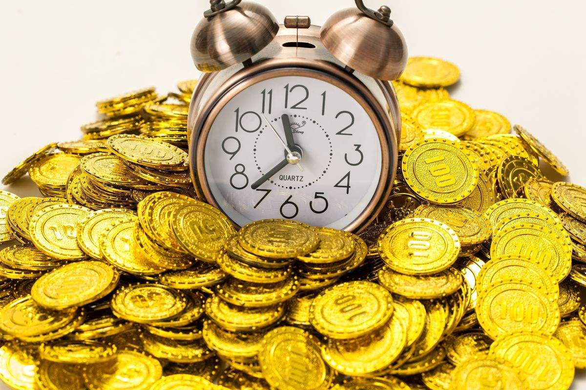 可为“金钱”努力向上但不做“守财奴”，体现成功价值