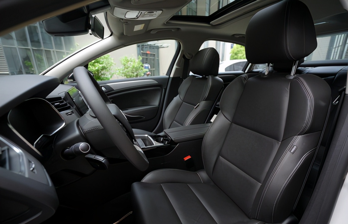 高颜值雪铁龙C5，起售价16.99万元，油耗低至6.4L