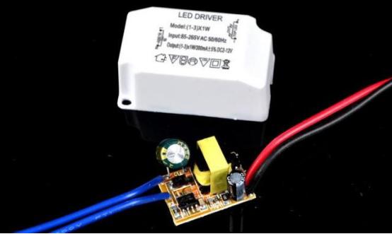 普通家用led灯泡伤眼吗,钨丝灯泡和led灯泡哪个伤害眼睛