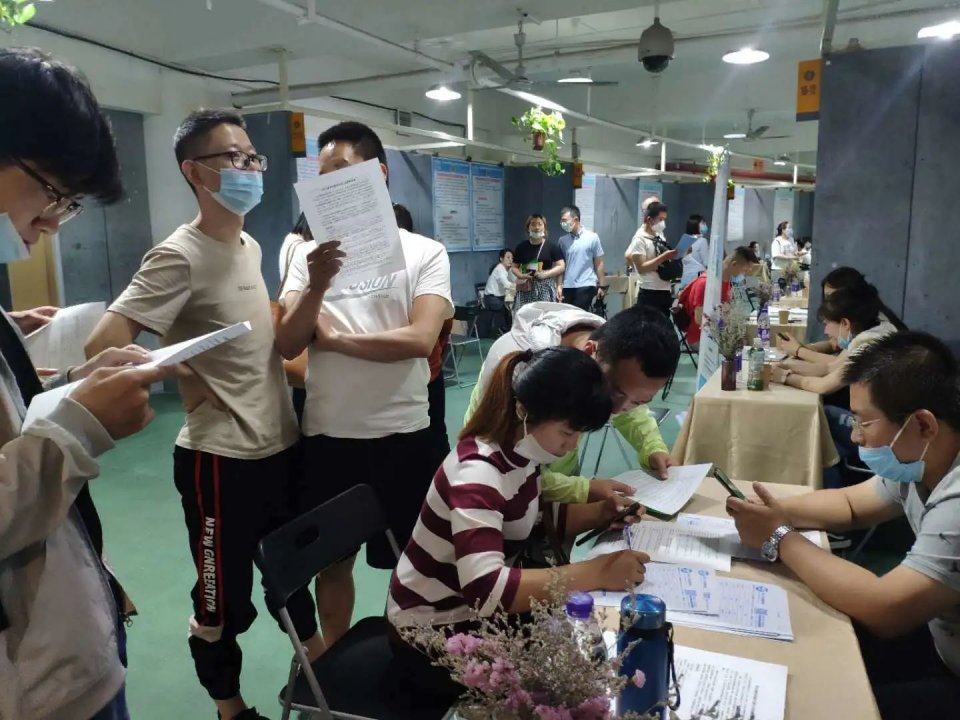 显摆招聘·营销、文职、技术类专场招聘会明日开启