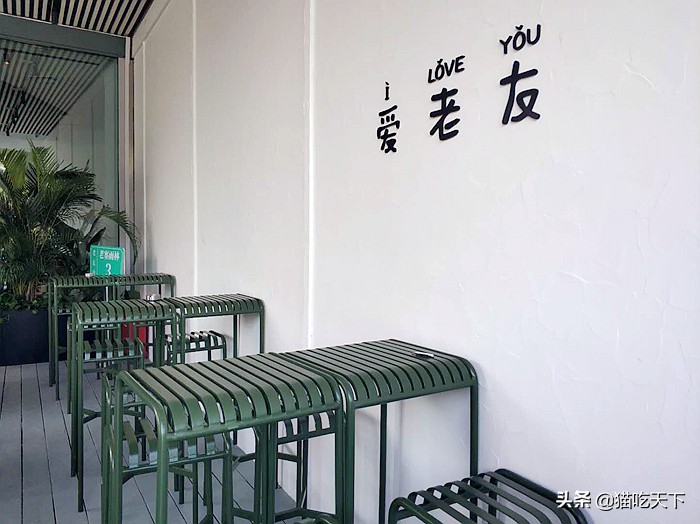 手推咖啡车起家，这家咖啡厅有何秘诀，七年开店遍布鹭岛？