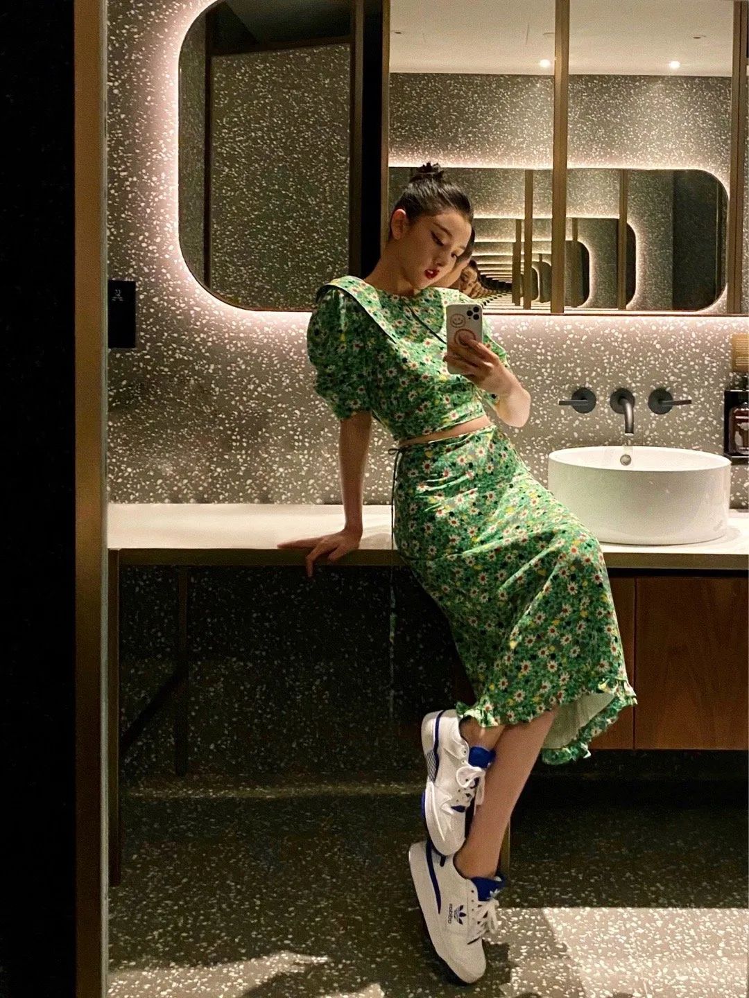 穿裙子要搭配什么鞋子才好看呢,红色上衣黑色裙子配什么鞋子好看