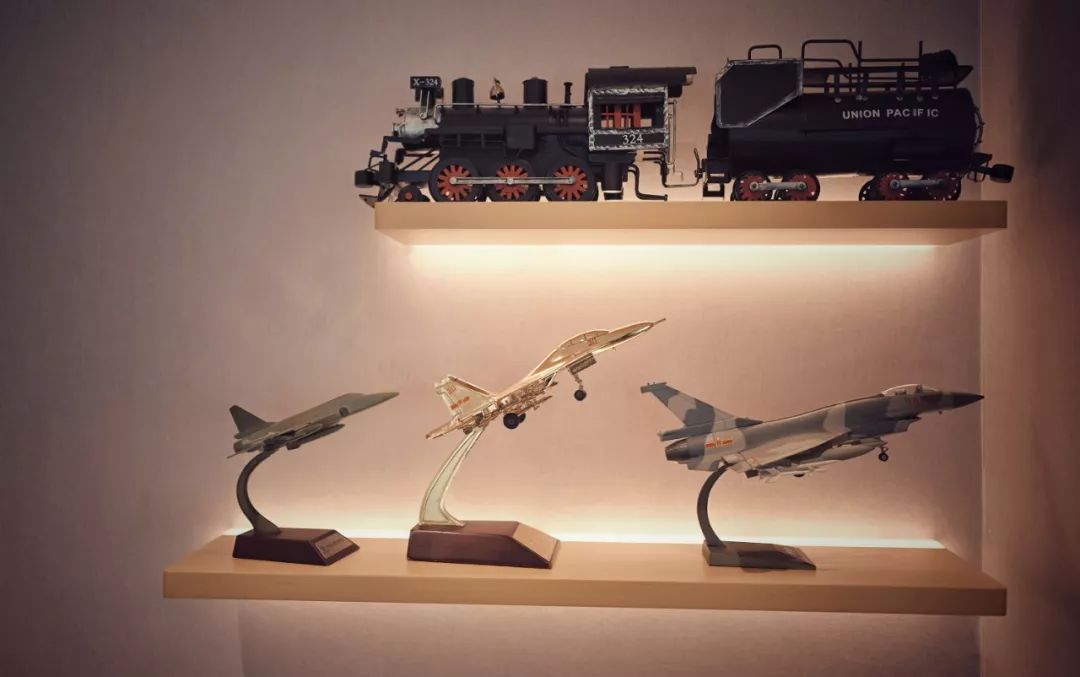 在机场睡觉24小时,在机场等待的6个小时