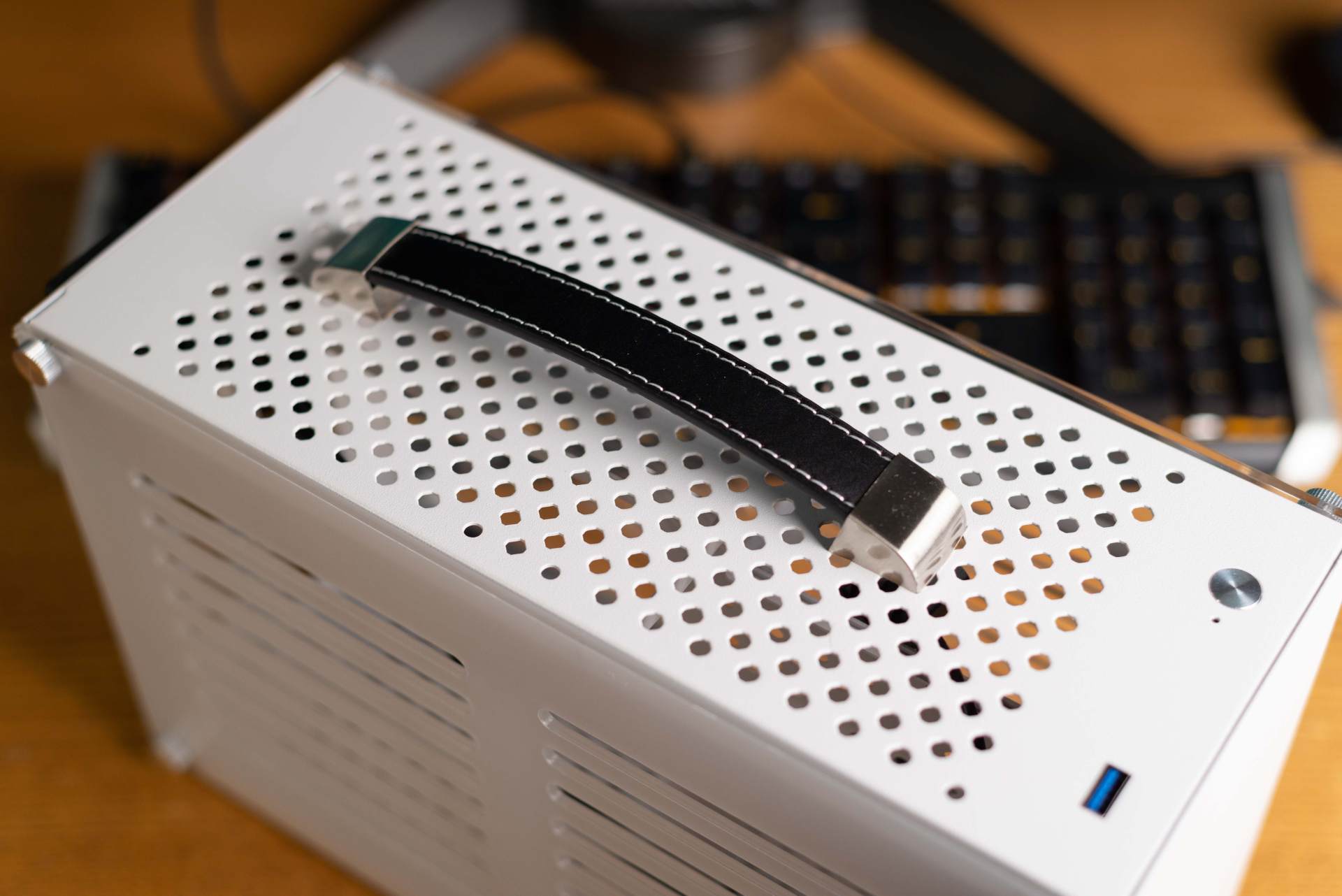 超频三蜂鸟i100pro散热改造,超频三蜂鸟2代itx机箱