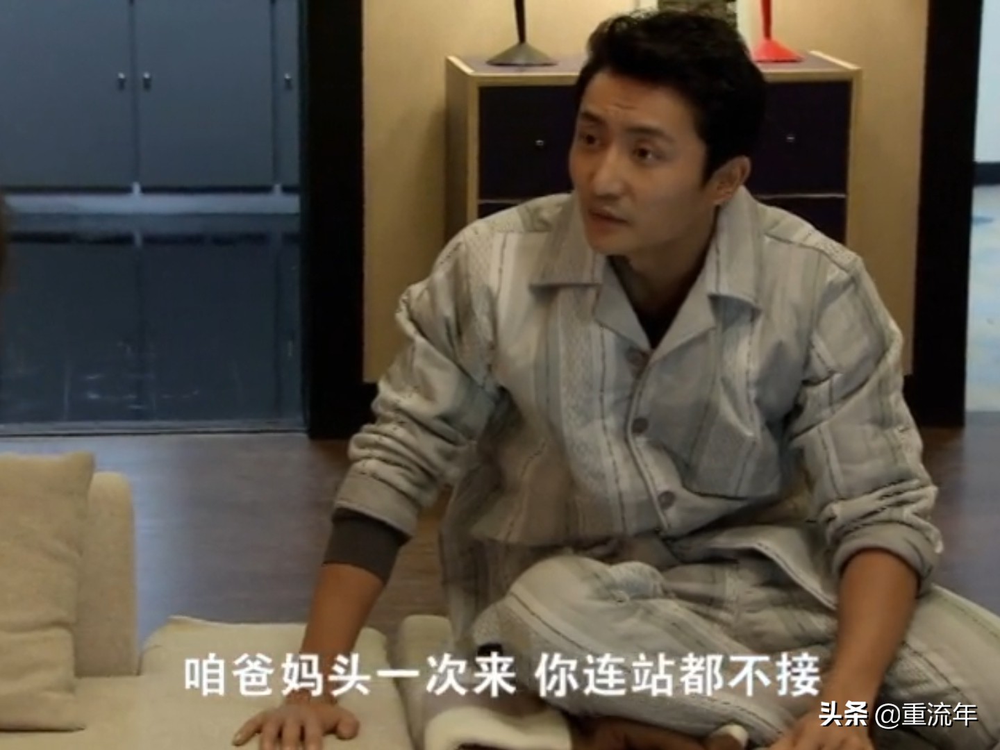 双面胶：经常两万块挂在嘴边的李亚平，背后隐藏的深意，不能细想