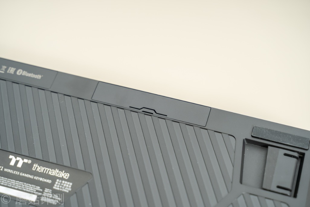 做工细腻手感超好,曜越g821多模电竞机械键盘