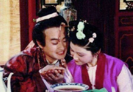 薛蟠对黛玉一见钟情后发生了什么,新红楼梦薛蟠见黛玉