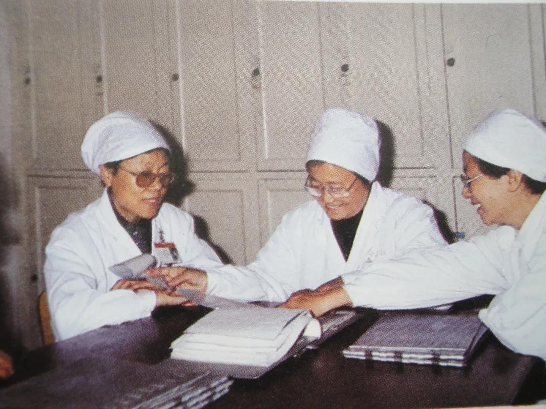 【老少携手讲好我与*党**的故事】国家培养了我我要努力报效国家——黄丽娟