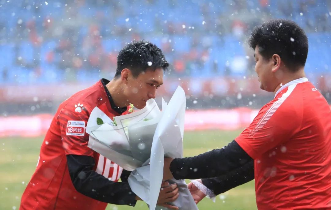 致球迷|我的体育初恋是辽足