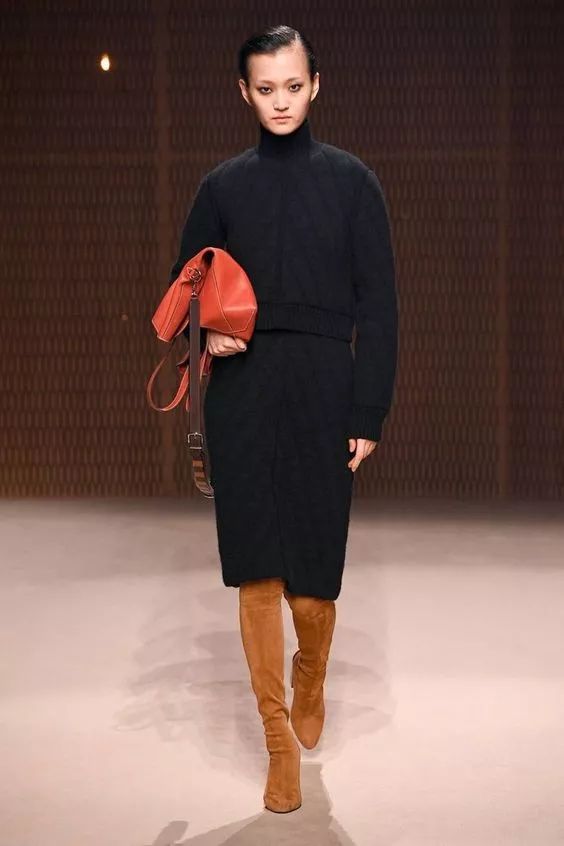 今年流行什么款式的女士大包 (今年流行的超级大包)