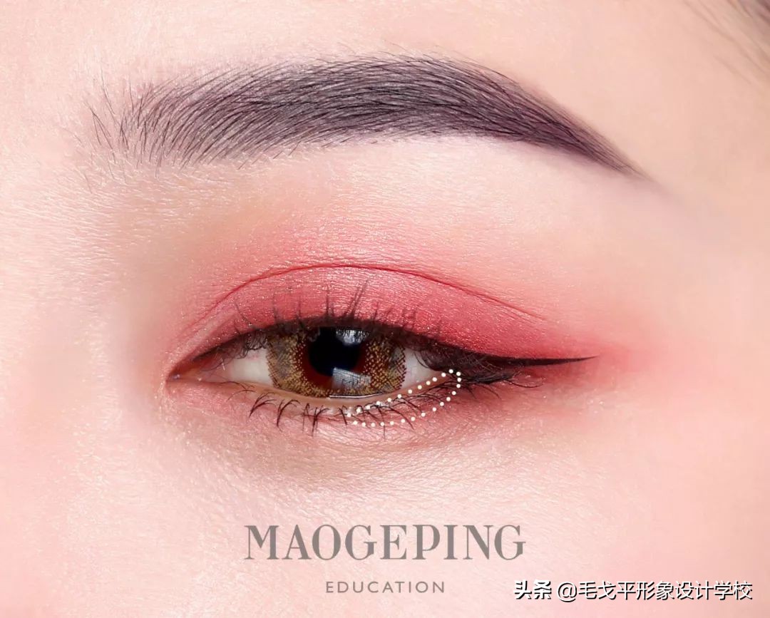 眼妆小技巧让你画出适合你的眼妆,眼妆教程手把手教你画眼妆