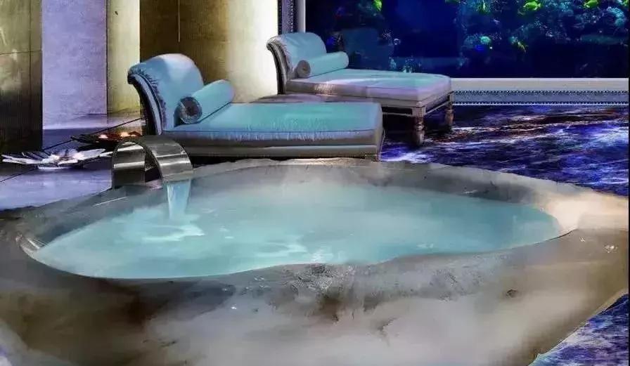 来，我请你洗澡，小编有个“价值10000000的石材浴缸”