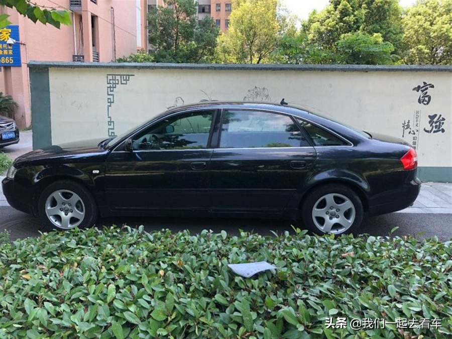 个人09年奥迪a6出售,4000块钱买一个二手沙发