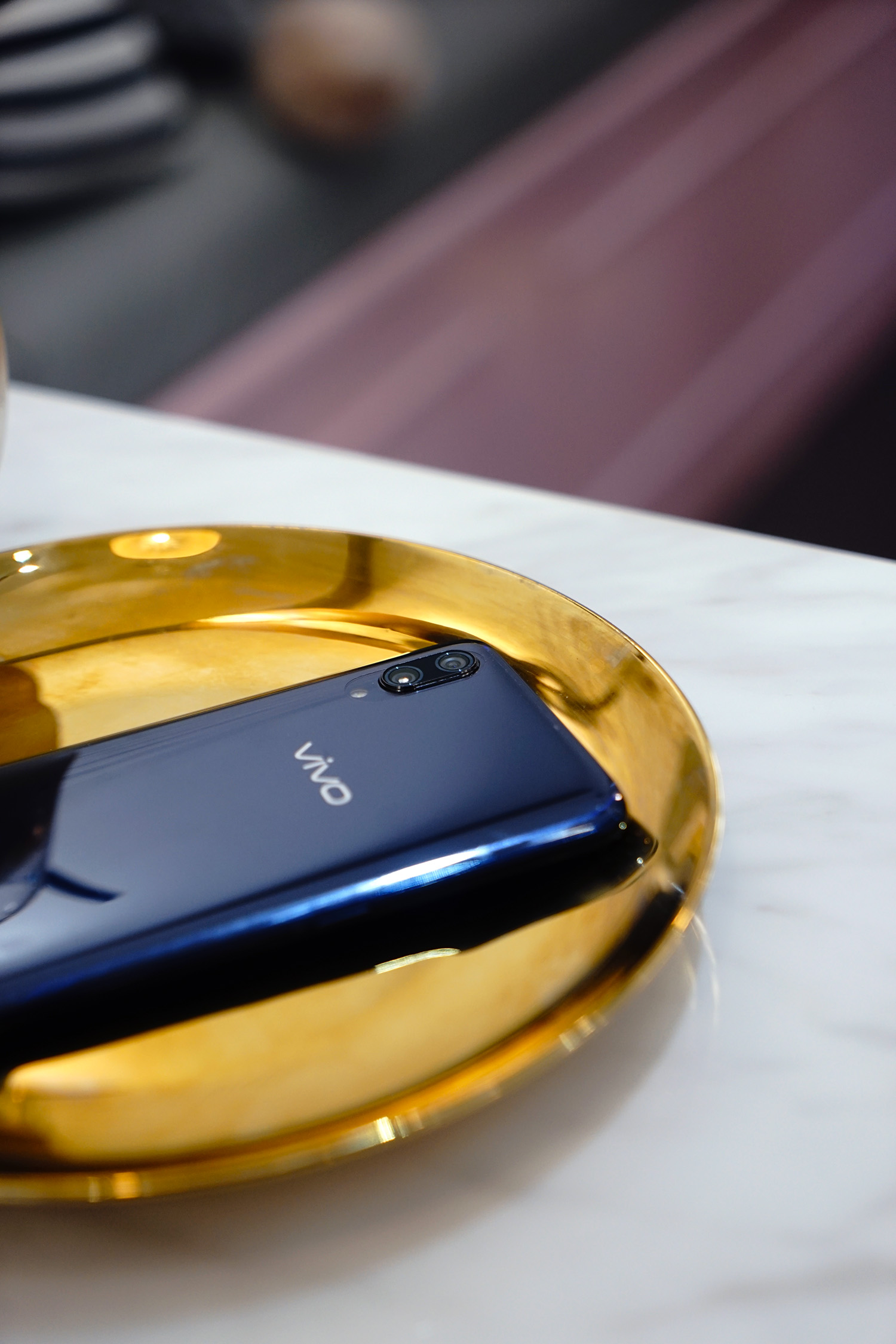 vivox23水滴全面屏手机,vivox23图赏91.2%水滴屏光感美学