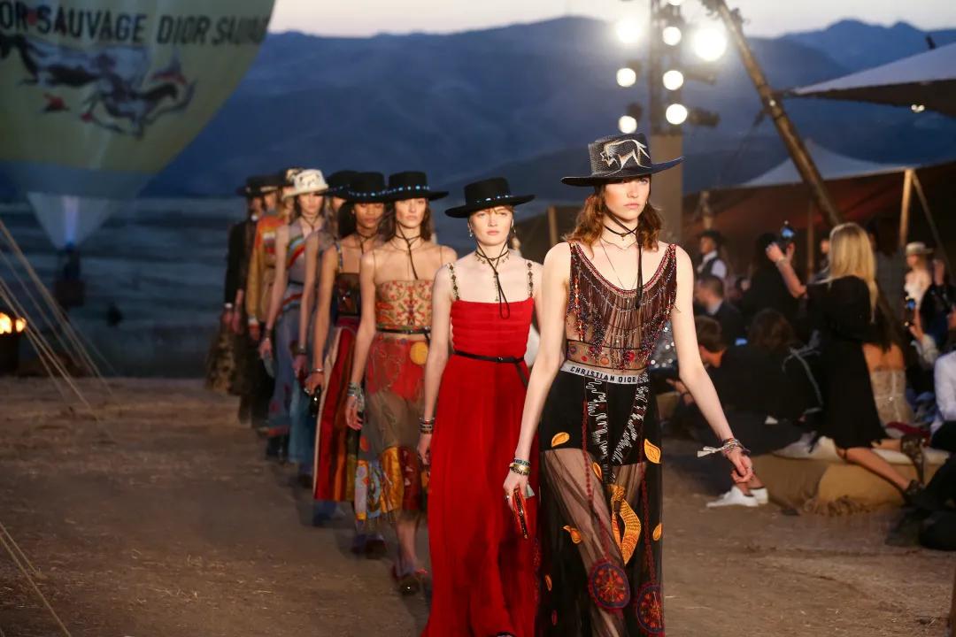 dior高定顶级贵妇,dior女装高定属于高奢吗