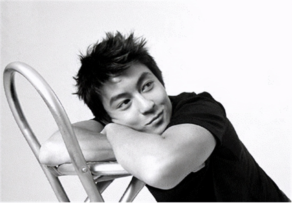 陈冠希晒一家三口温馨合照 (网曝陈冠希夫妇同框照)