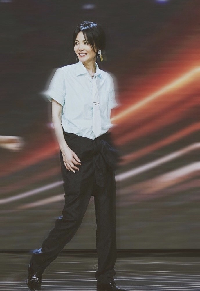 50岁的王菲依然是少女模样,王菲年轻时的颜值巅峰壁纸