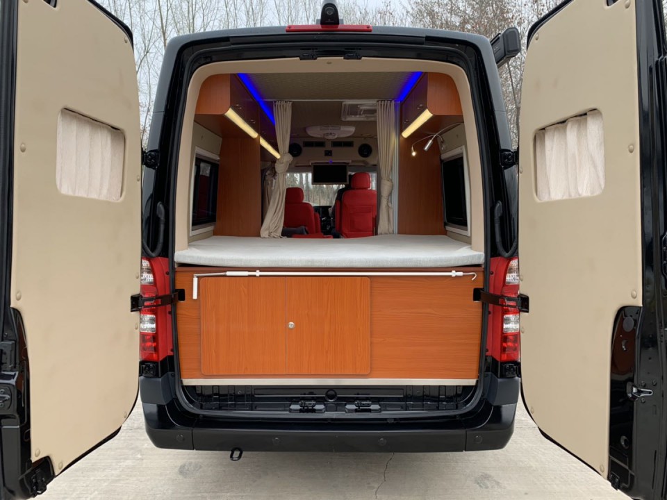 10万级别房车洛阳房车展全系展示,房车展40万的重卡房车