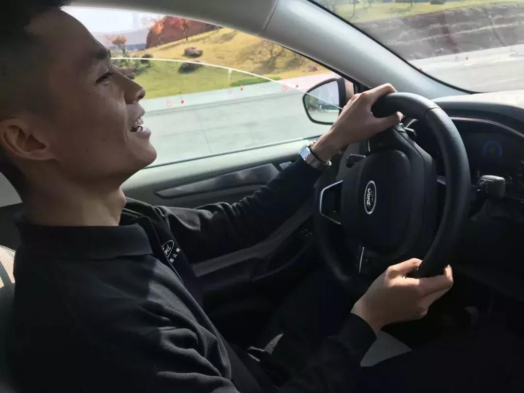 福克斯2021款三厢1.5特价,新款福克斯优惠落地价格