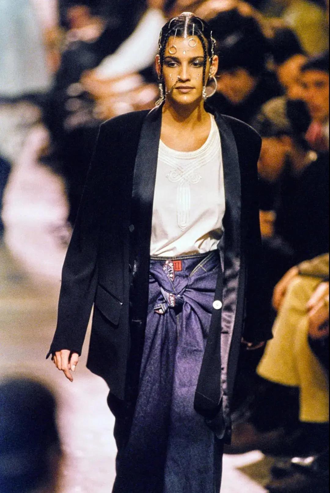 好物丨Jacquemus:从无名小镇闯入世界,南法农夫的时尚逆袭