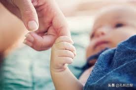 生孩子无需男人，为娃法国女人冒险DIY“造人”！马克龙承诺了？